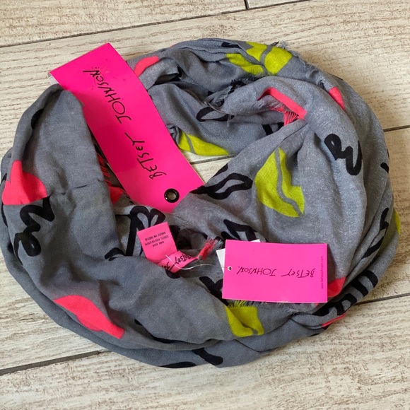 NWT Betsey Johnson Love And Lips Infinity Scarf - Picture 1 of 5